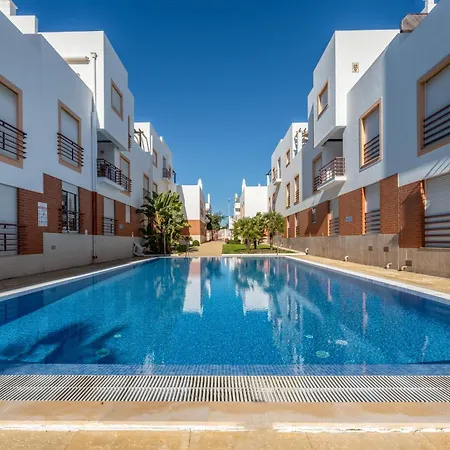 Cozy 2 Bdr Flat In W/ Pool By Lovelystay *