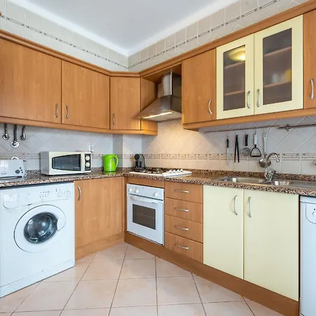 Cozy 2 Bdr Flat In W/ Pool By Lovelystay