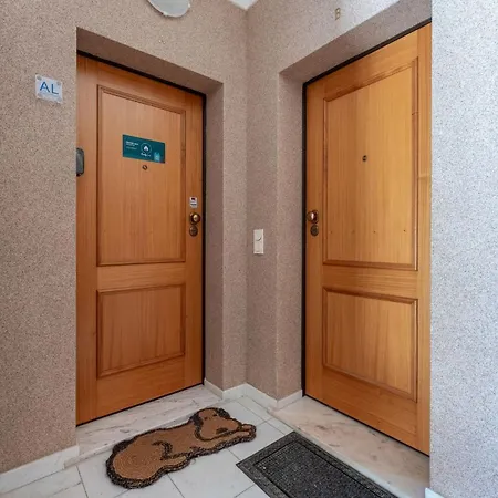 아파트 Cozy 2 Bdr Flat In W/ Pool By Lovelystay